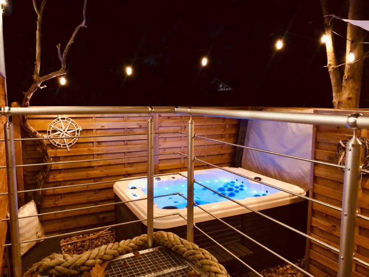 Zirkuswagen Mit Outdoor Whirlpool Und Garten Petershagen-Eggersdorf Exterior foto